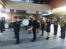 Orkiestra dęta na stacji Kraków Główny.